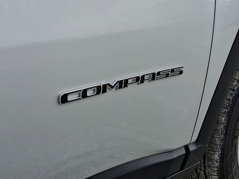 New 2026 Jeep Compass Latitude image 13