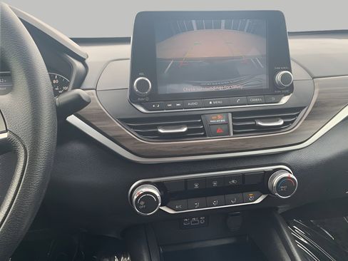 Used 2025 Nissan Altima 2.5 SV image 21