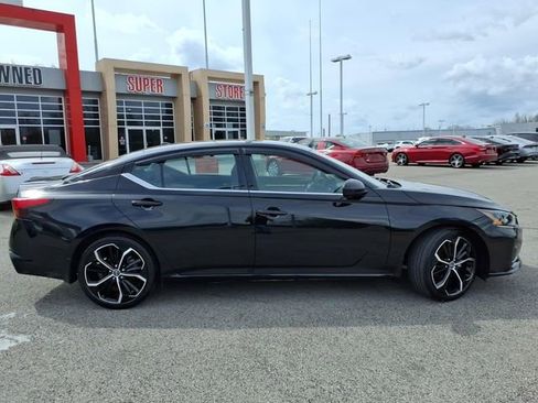 Certified 2024 Nissan Altima 2.5 SR w/ SR Premium Package FWD image 2