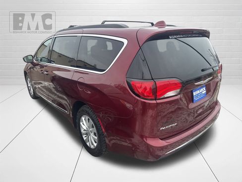 Used 2017 Chrysler Pacifica Touring-L image 7
