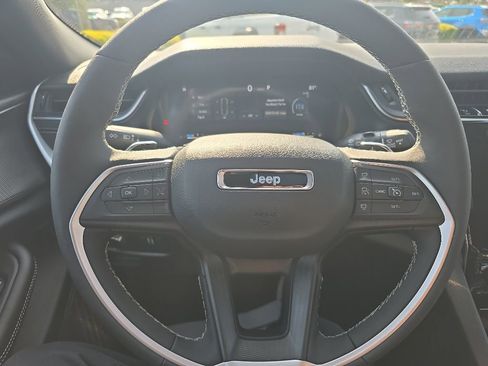 Used 2025 Jeep Grand Cherokee L Altitude RWD image 12