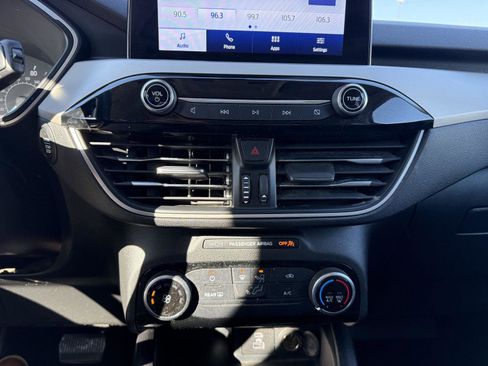 Used 2022 Ford Escape SE image 24