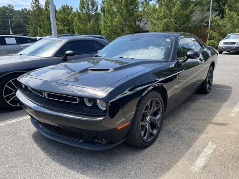Used 2018 Dodge Challenger SXT Plus RWD image 3