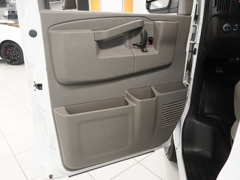 Used 2016 Chevrolet Express 3500 LT w/ LT Preferred Equipment Group image 16