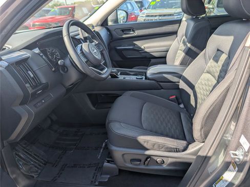Used 2023 Nissan Pathfinder SV AWD/4WD image 17
