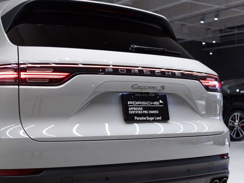 Certified 2021 Porsche Cayenne S AWD/4WD image 32