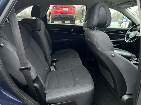 Used 2016 Kia Sorento LX w/ LX Convenience Package image 14