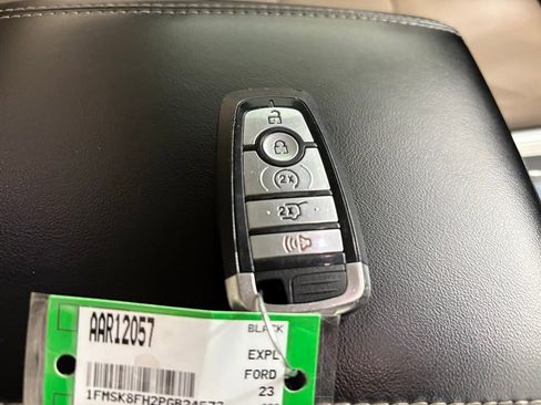 Used 2023 Ford Explorer Limited image 44