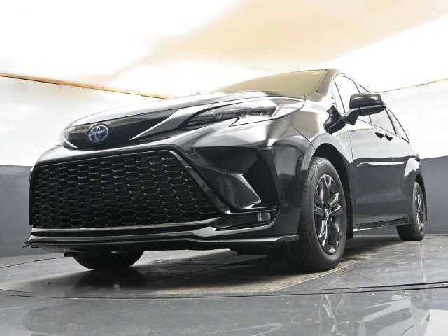 Used 2024 Toyota Sienna XSE w/ XSE Plus Package AWD/4WD image 29