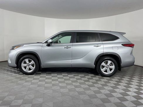 Used 2023 Toyota Highlander L FWD image 4
