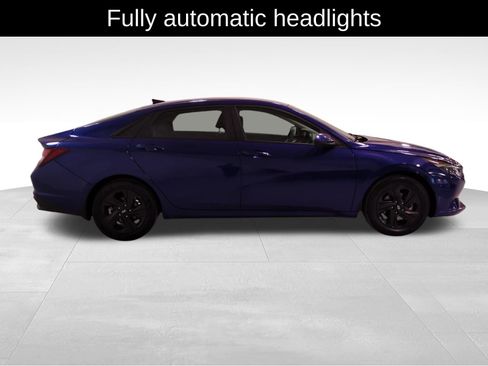 Used 2022 Hyundai Elantra SEL image 2