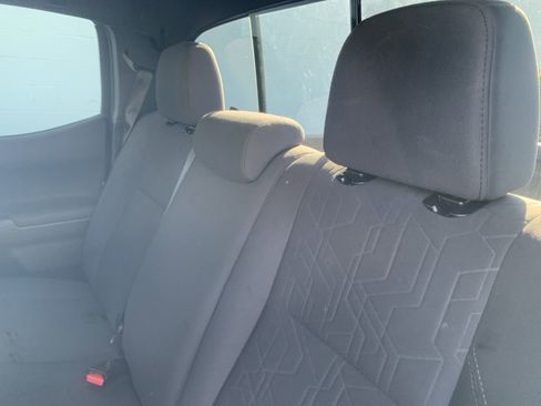 Used 2019 Toyota Tacoma TRD Off-Road image 11