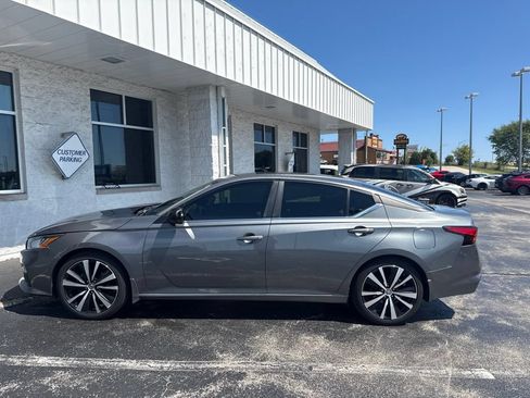 Used 2019 Nissan Altima 2.5 SR w/ SR Premium Package FWD image 3