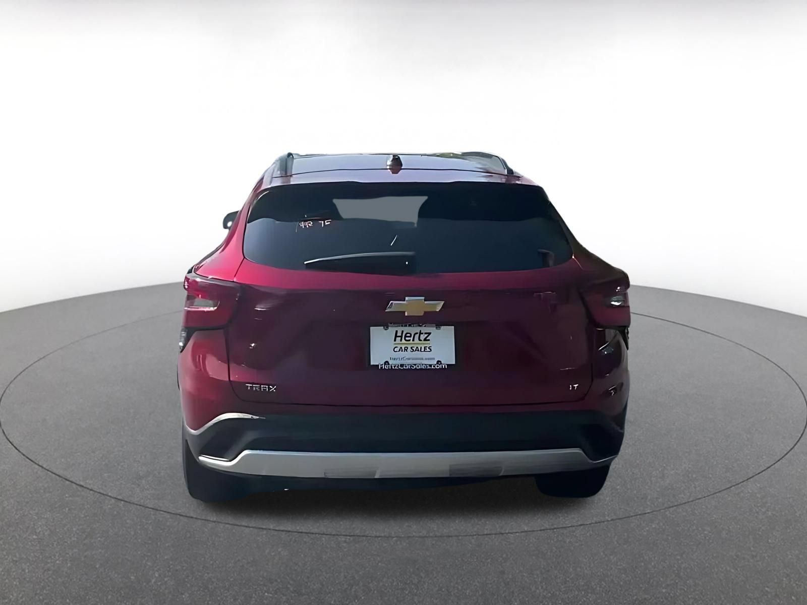 Used 2025 Chevrolet Trax LT FWD image 12