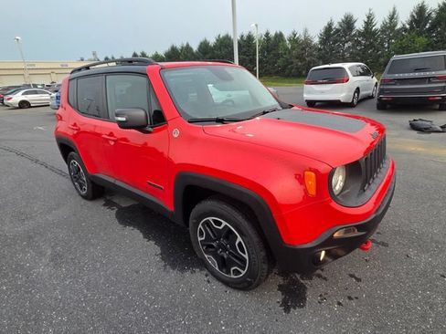 Used 2017 Jeep Renegade Trailhawk w/ Premium Trailhawk Package AWD/4WD image 18