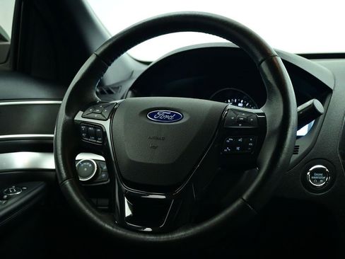 Used 2017 Ford Explorer XLT w/ Equipment Group 202A image 8