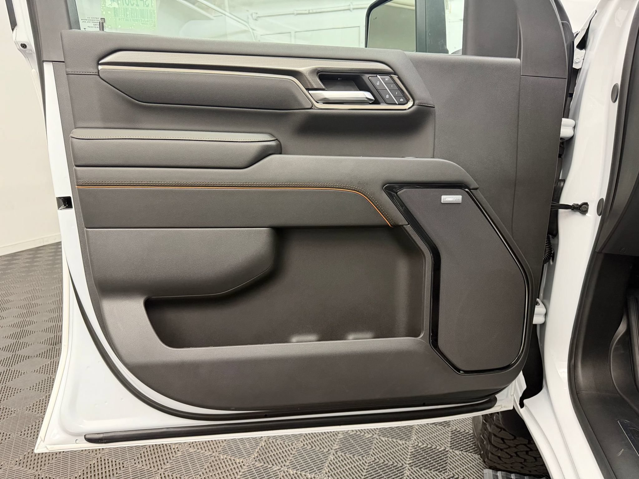 Used 2025 GMC Sierra 3500 AT4 w/ AT4 Premium Plus Package AWD/4WD image 12