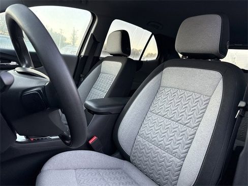 Used 2022 Chevrolet Equinox LS image 9