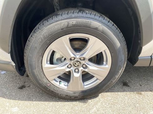 Used 2025 Toyota RAV4 XLE w/ Convenience Package image 14