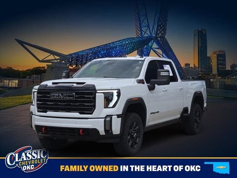 Used 2024 GMC Sierra 2500 AT4 w/ AT4 Premium Plus Package AWD/4WD image 3