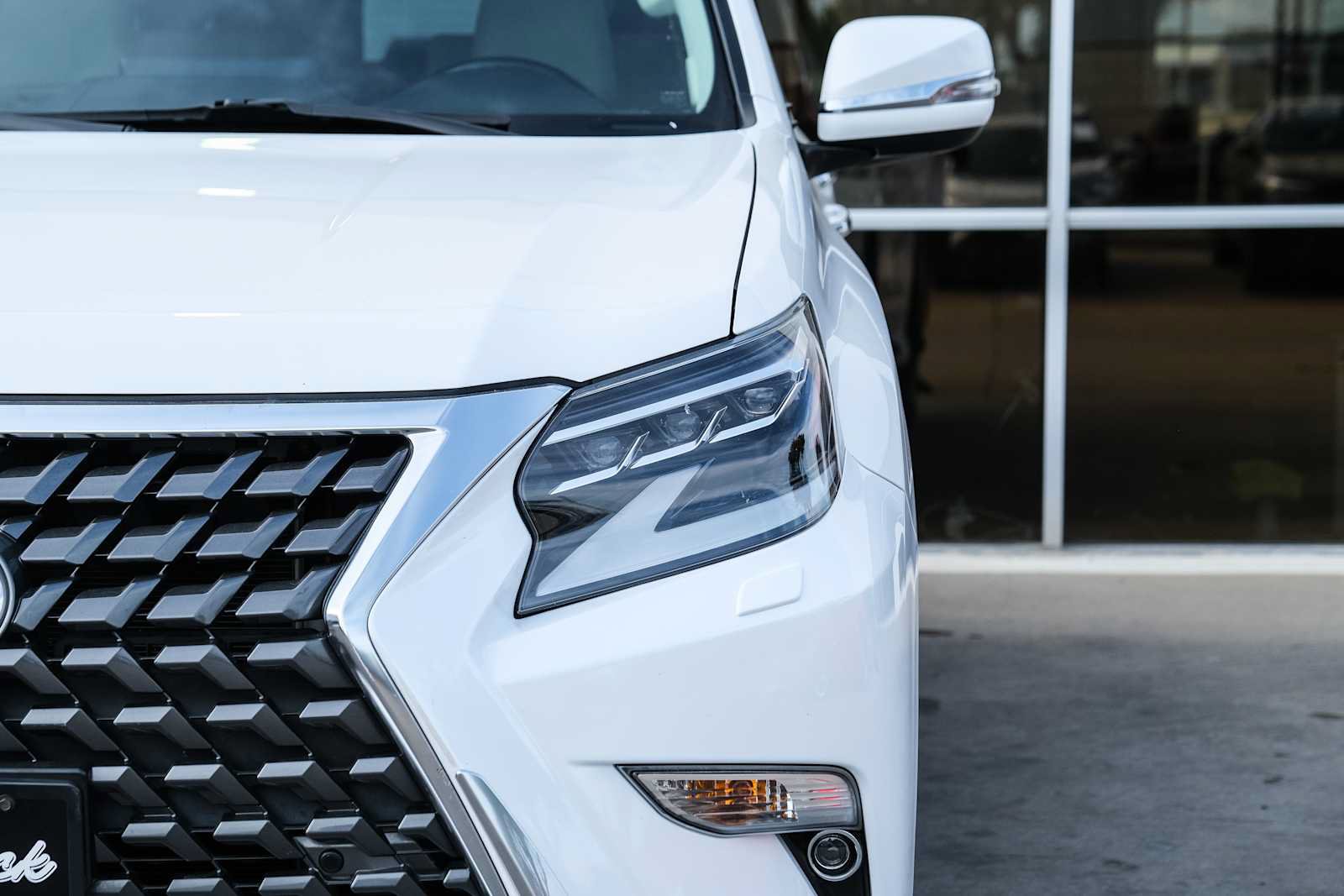 Used 2022 Lexus GX 460 Luxury w/ Sport Design Package AWD/4WD image 4