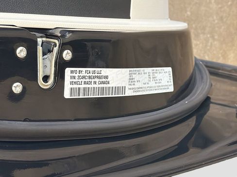 Used 2023 Chrysler Pacifica Touring-L FWD image 35
