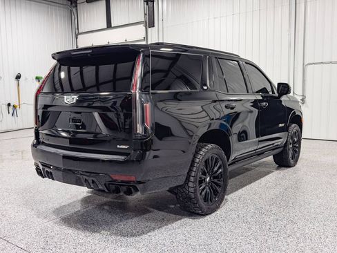 Used 2023 Cadillac Escalade V w/ LPO, ONYX Package AWD/4WD image 5