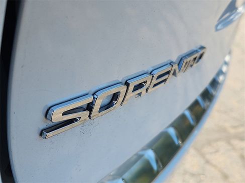 Used 2016 Kia Sorento SX image 31