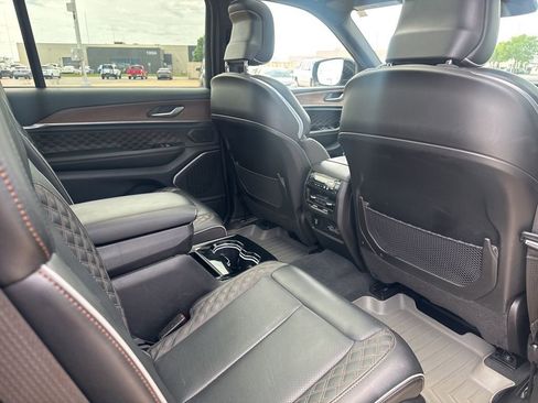 Used 2023 Jeep Grand Cherokee L Summit w/ High Altitude Package AWD/4WD image 10