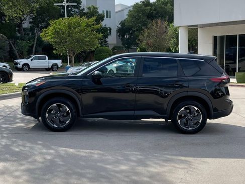 Used 2024 Nissan Rogue SV FWD image 3