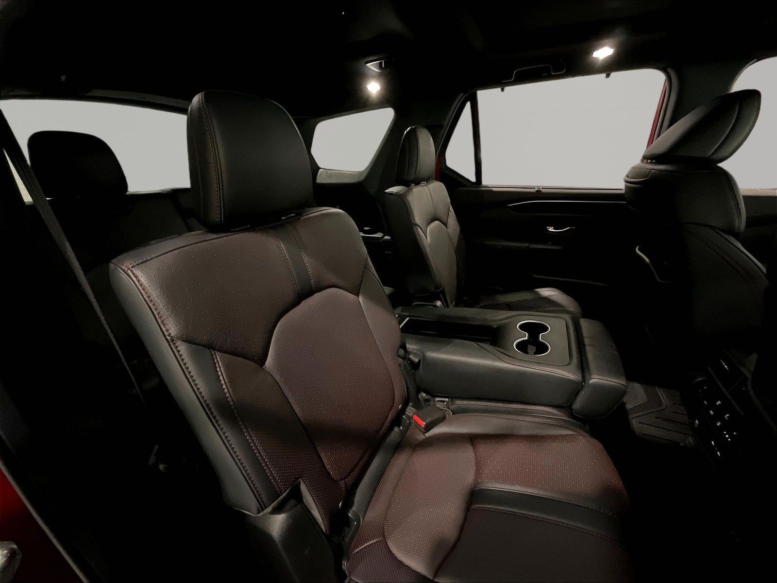 Used 2025 Honda Pilot Black Edition image 25
