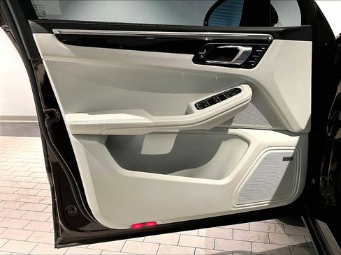 Used 2023 Porsche Macan S image 26