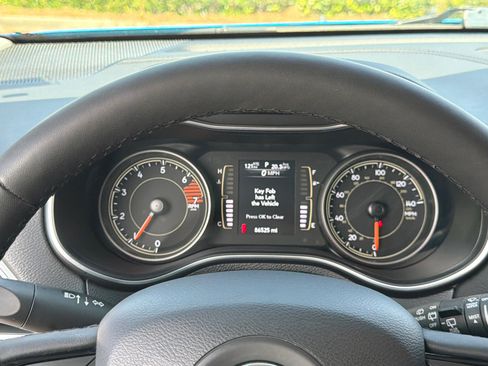 Used 2021 Jeep Cherokee Latitude Plus FWD image 27