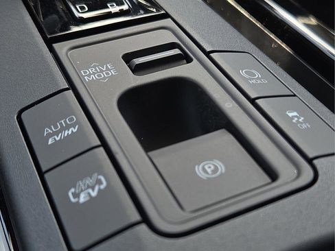 New 2026 Toyota Prius Plug-In Hybrid FWD image 22