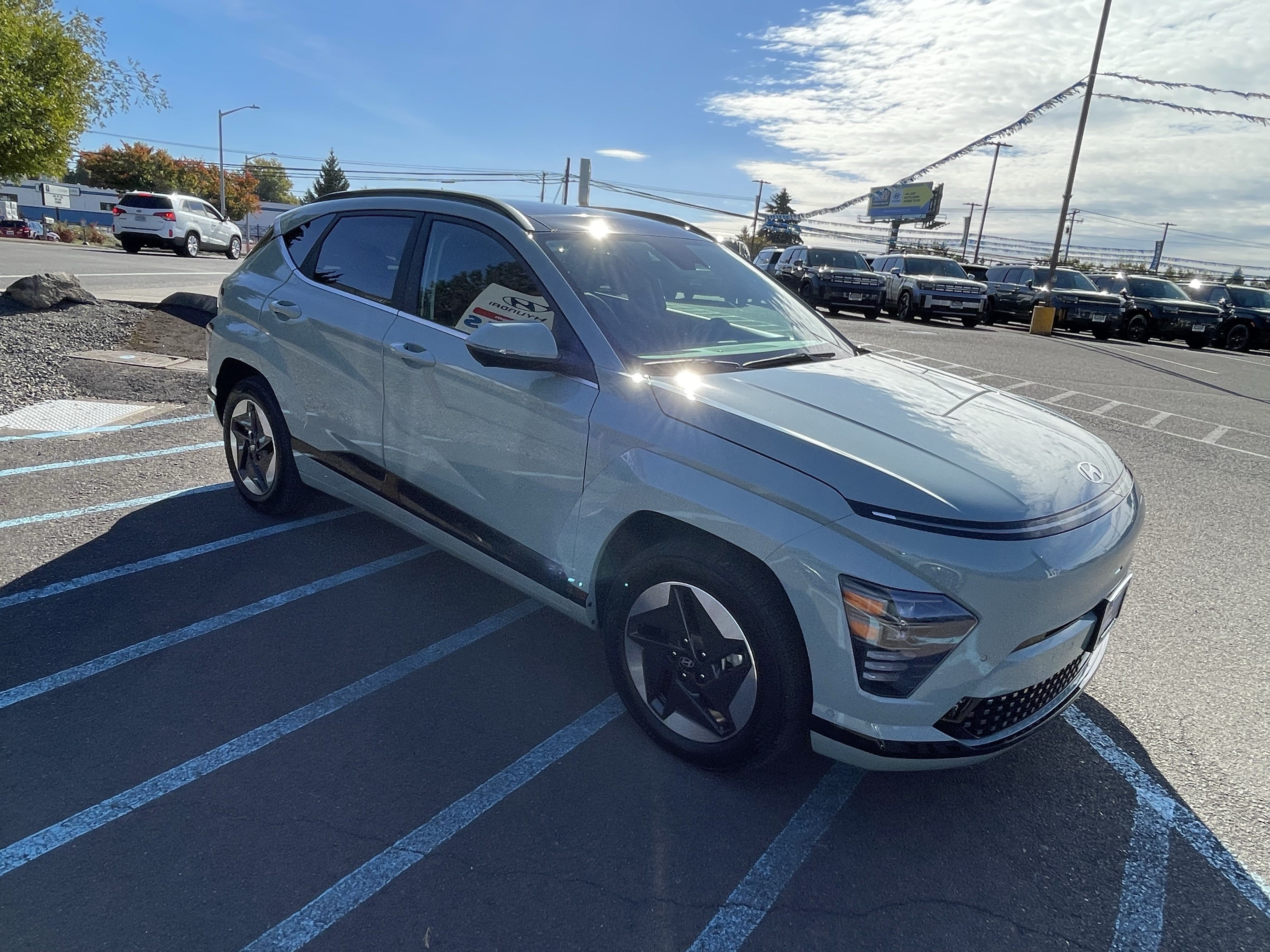 Certified 2025 Hyundai Kona Limited FWD image 7