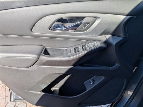Certified 2023 Chevrolet Traverse LT image 32