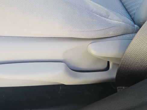 Used 2019 Toyota Highlander LE image 14