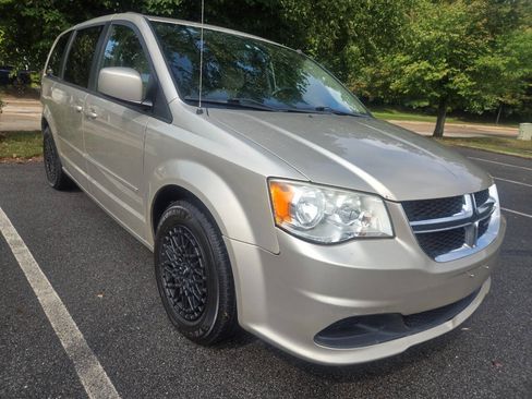 Used 2014 Dodge Grand Caravan SXT FWD image 13