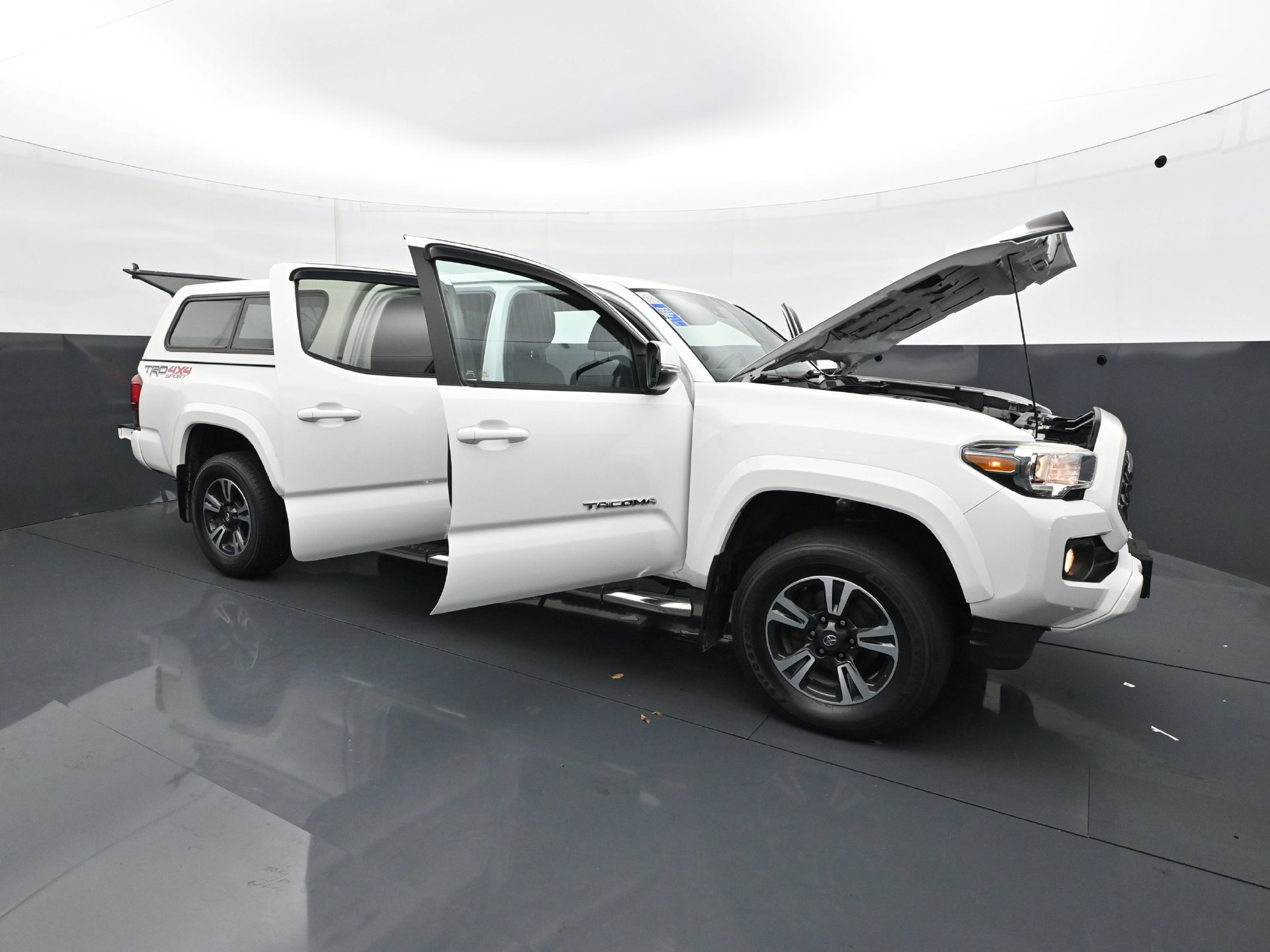 Used 2019 Toyota Tacoma TRD Sport AWD/4WD image 36