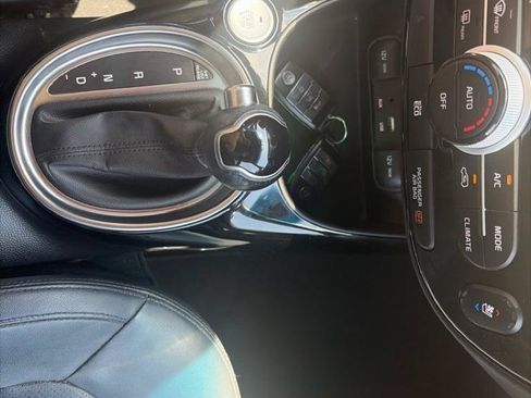 Used 2015 Kia Soul ! w/ Sun & Sound Package FWD image 14