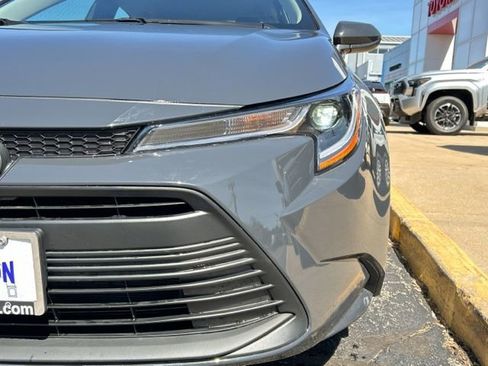 Used 2025 Toyota Corolla LE w/ LE Premium Package FWD image 3