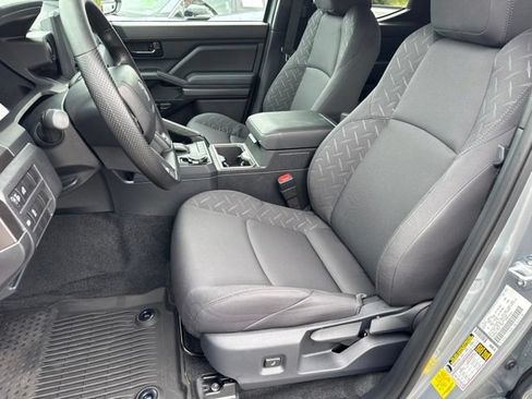 Used 2025 Toyota Tacoma SR5 AWD/4WD image 7