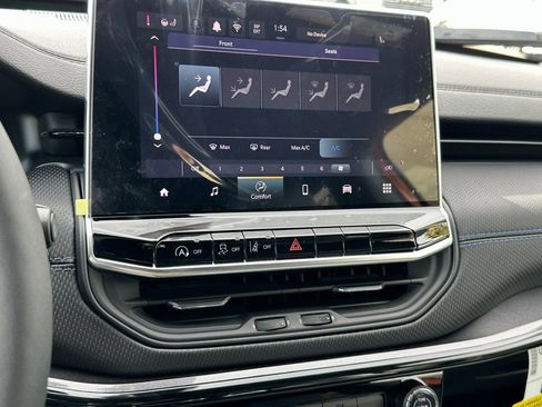 New 2026 Jeep Compass Latitude image 25