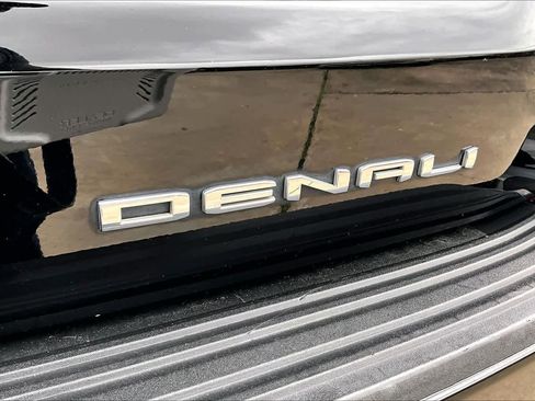 Used 2023 GMC Yukon Denali RWD image 10