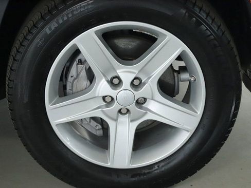 Used 2020 Land Rover Defender 110 SE image 10