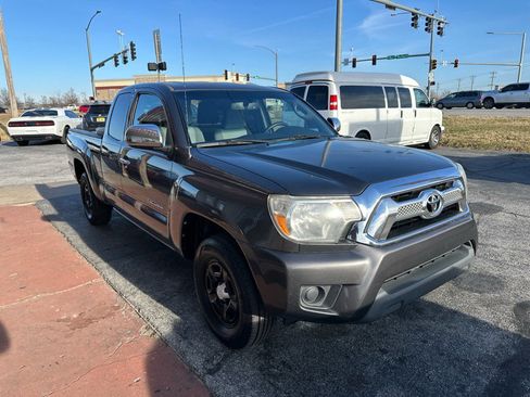 Used 2012 Toyota Tacoma Access Cab Auto 2WD image 3
