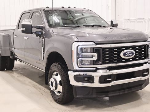 Certified 2024 Ford F350 Lariat w/ Lariat Ultimate Package image 4