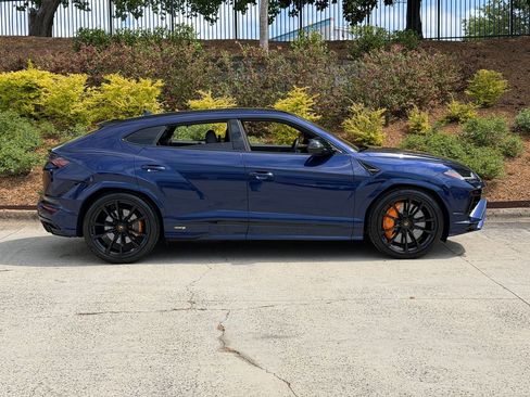 Used 2023 Lamborghini Urus S image 2