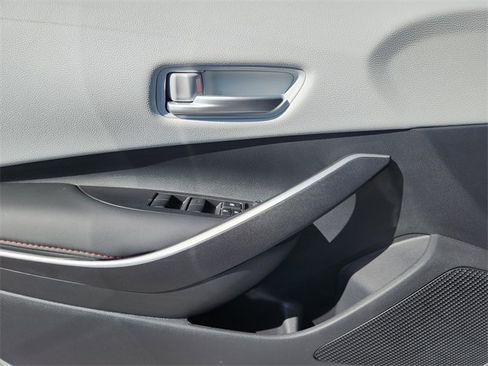 Used 2025 Toyota Corolla SE image 17