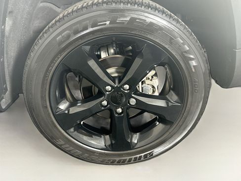 Used 2023 Jeep Grand Cherokee Altitude AWD/4WD image 11